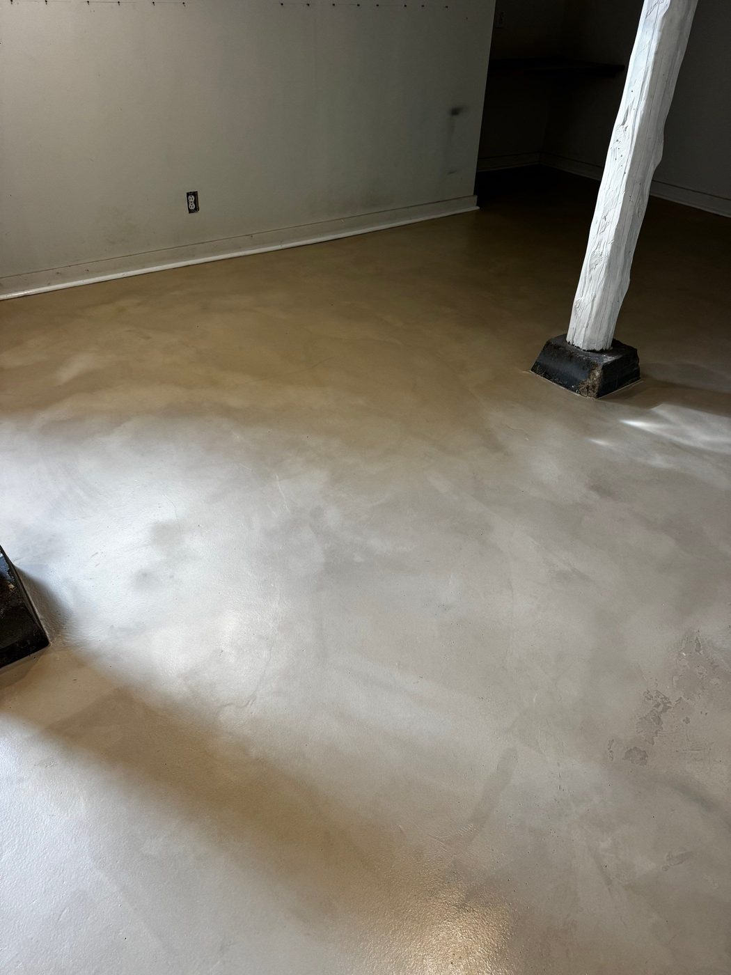 Basement slab in Oak Hill resurfaced in warm hand-troweled microcement